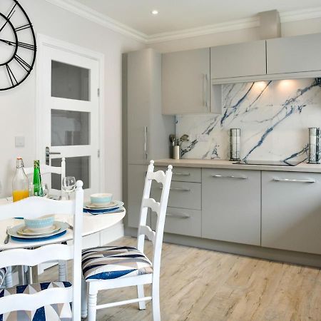Вилла Pass The Keys Newly Refurbished Modern Bungalow - Pets Welcome Суонси Экстерьер фото
