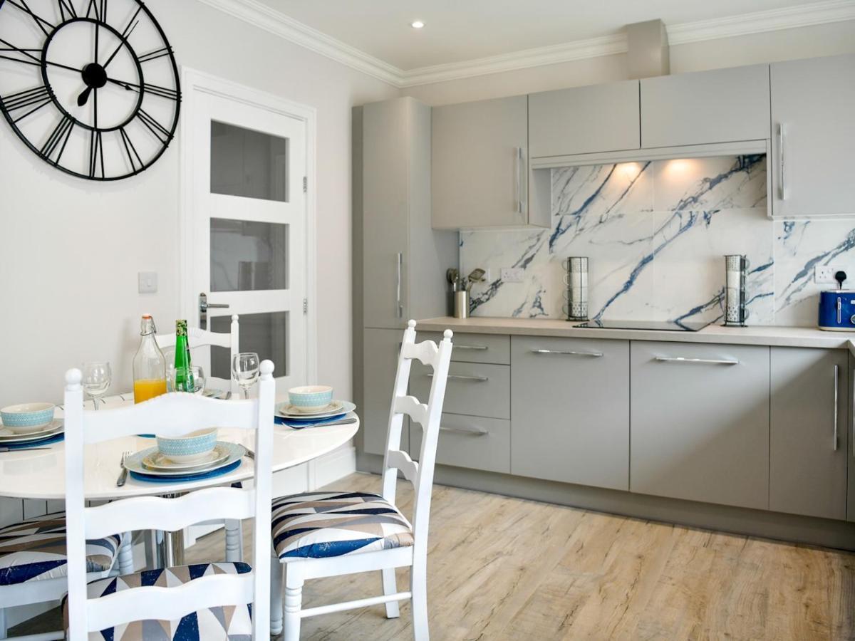 Вилла Pass The Keys Newly Refurbished Modern Bungalow - Pets Welcome Суонси Экстерьер фото