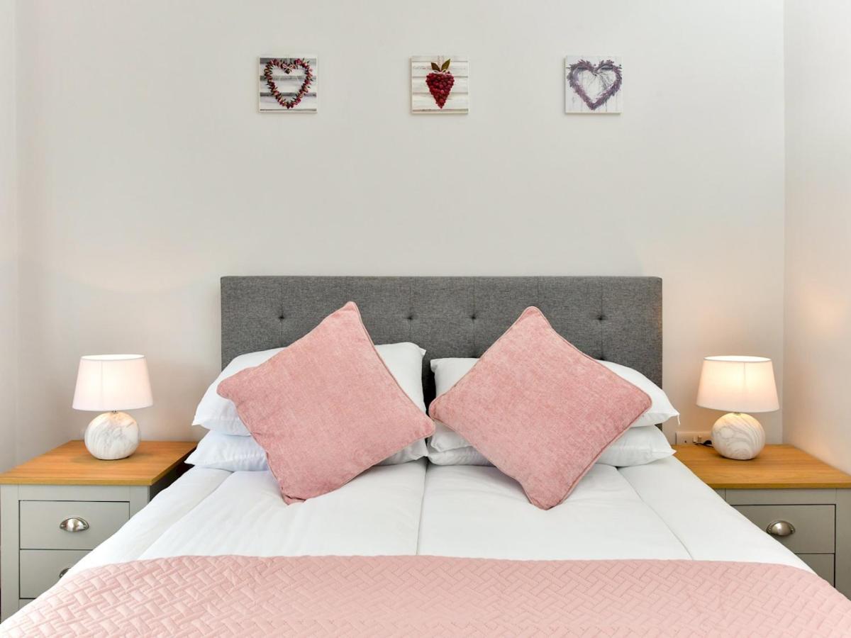 Вилла Pass The Keys Newly Refurbished Modern Bungalow - Pets Welcome Суонси Экстерьер фото