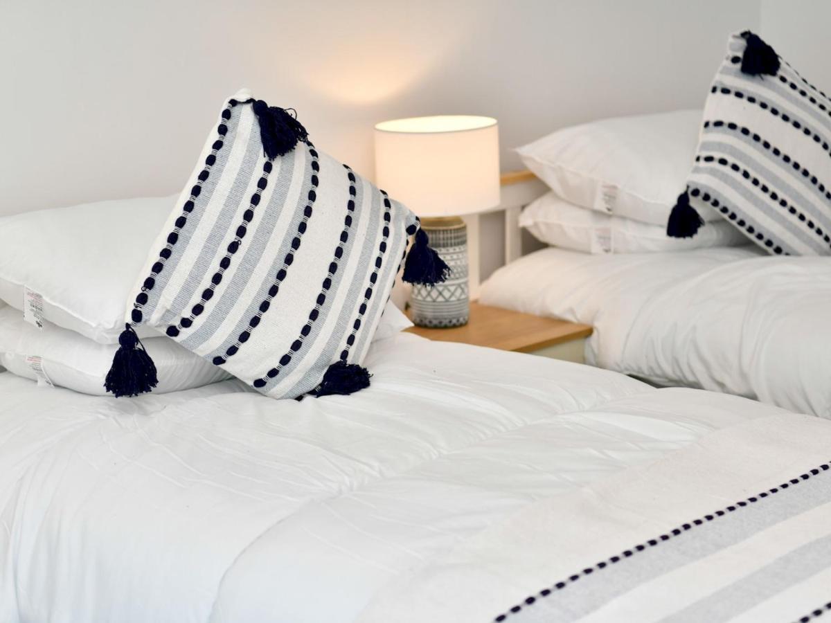 Вилла Pass The Keys Newly Refurbished Modern Bungalow - Pets Welcome Суонси Экстерьер фото