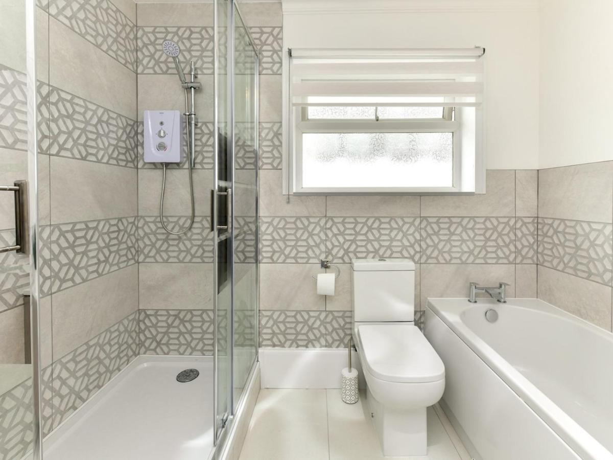 Вилла Pass The Keys Newly Refurbished Modern Bungalow - Pets Welcome Суонси Экстерьер фото