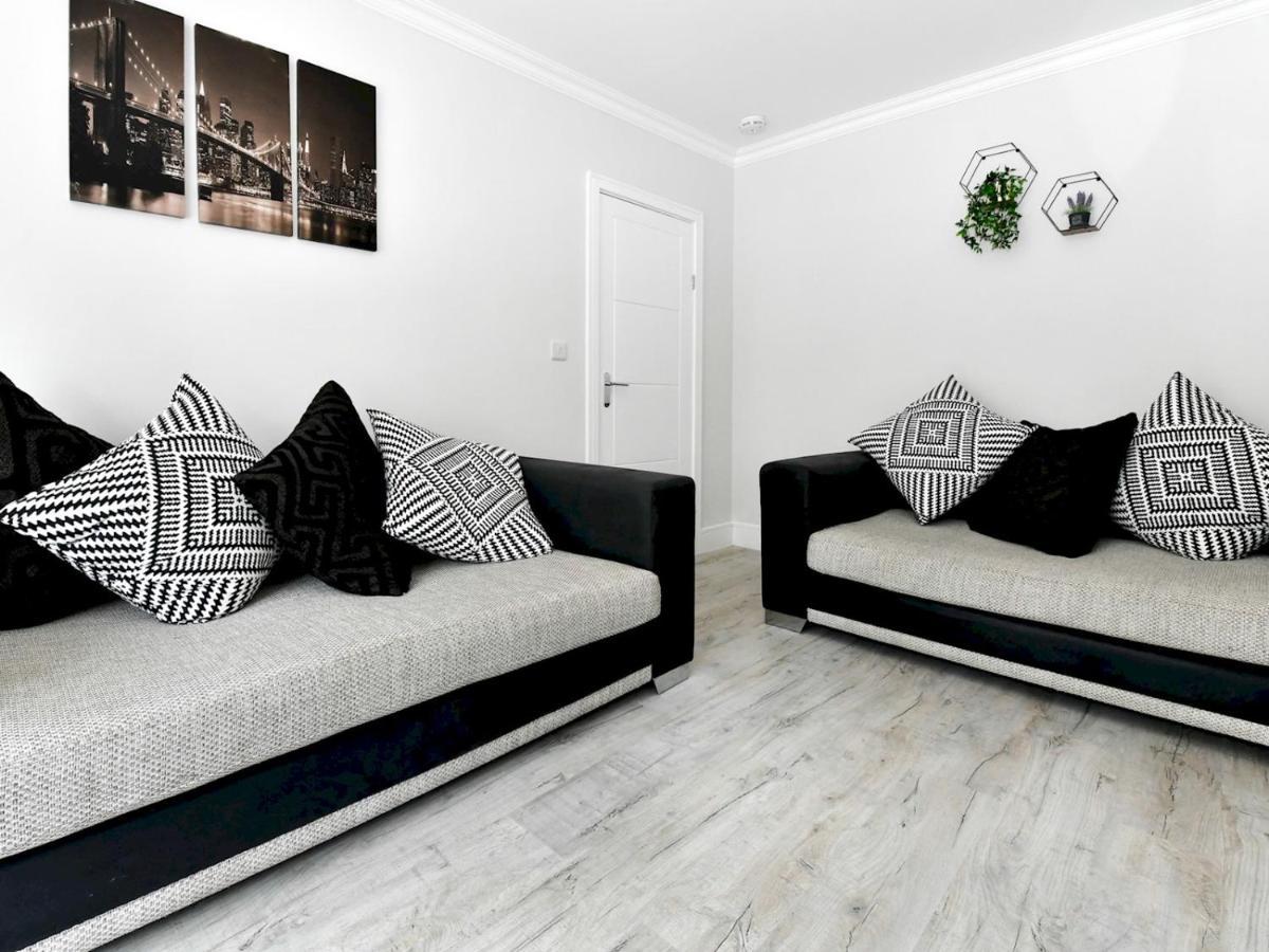 Вилла Pass The Keys Newly Refurbished Modern Bungalow - Pets Welcome Суонси Экстерьер фото