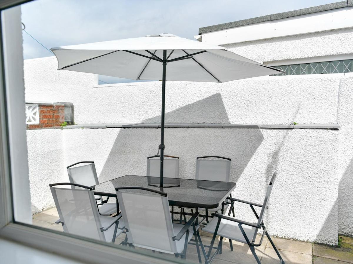 Вилла Pass The Keys Newly Refurbished Modern Bungalow - Pets Welcome Суонси Экстерьер фото
