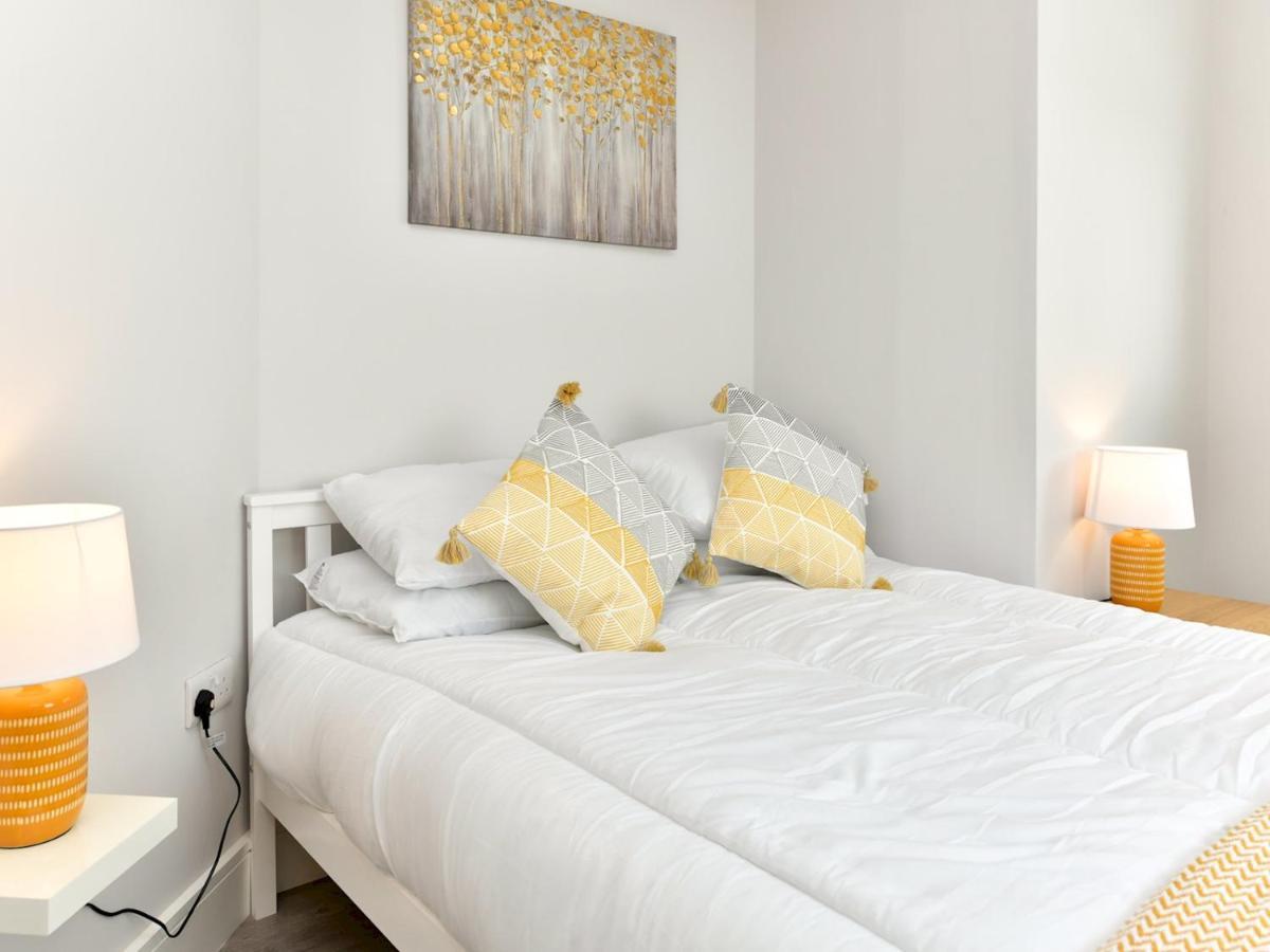 Вилла Pass The Keys Newly Refurbished Modern Bungalow - Pets Welcome Суонси Экстерьер фото